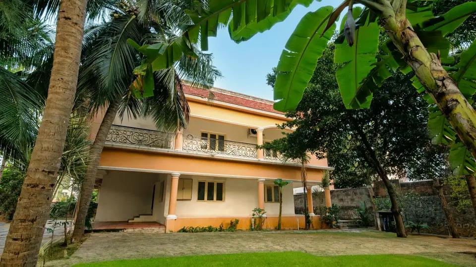 ECR Sapphire Beach House — The big blue pool & lawn